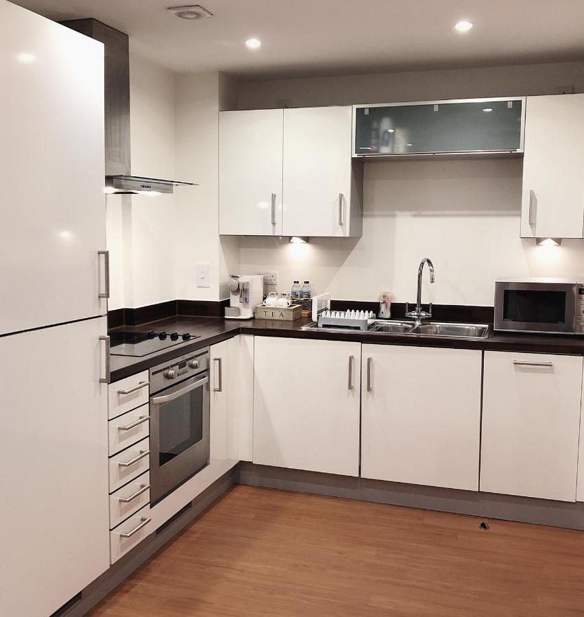 Soak Up The Light At A Soothing, Stylish Apartment In Swansea Marina Bagian luar foto