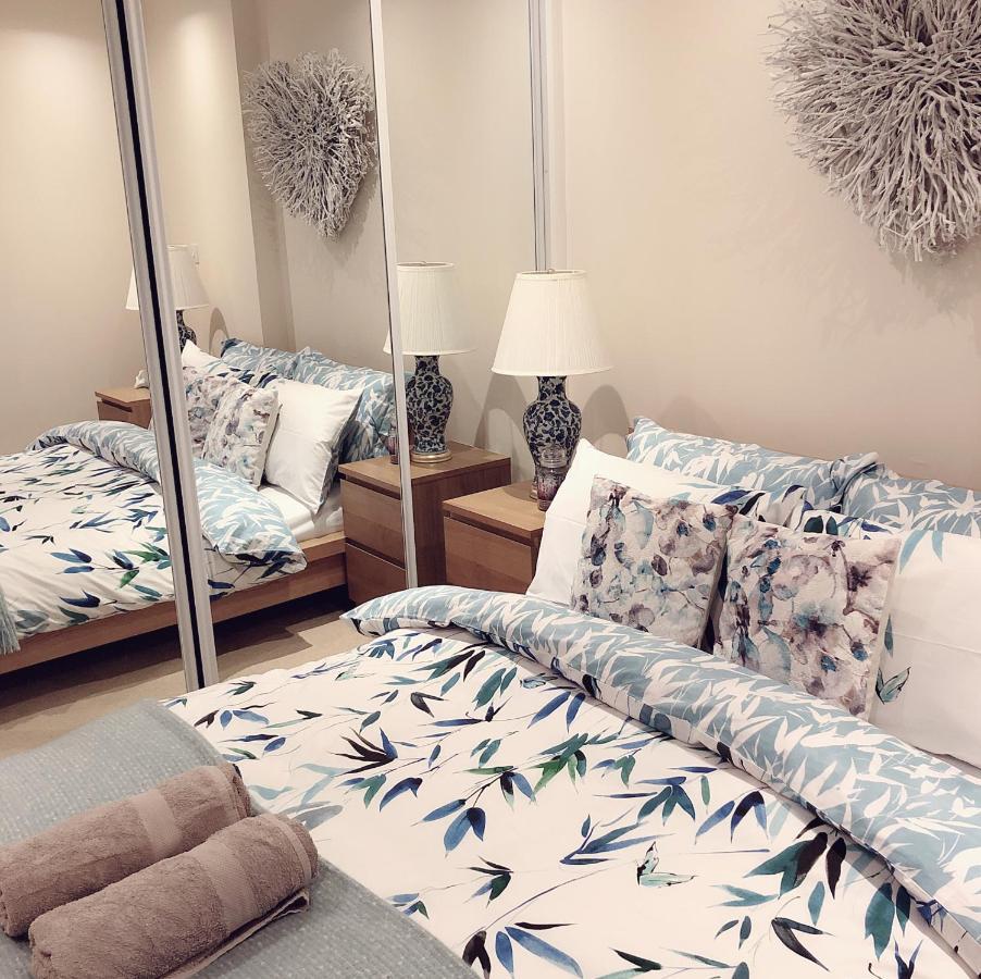 Soak Up The Light At A Soothing, Stylish Apartment In Swansea Marina Bagian luar foto