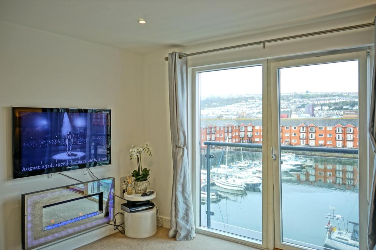 Soak Up The Light At A Soothing, Stylish Apartment In Swansea Marina Bagian luar foto