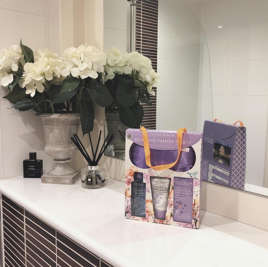 Soak Up The Light At A Soothing, Stylish Apartment In Swansea Marina Bagian luar foto