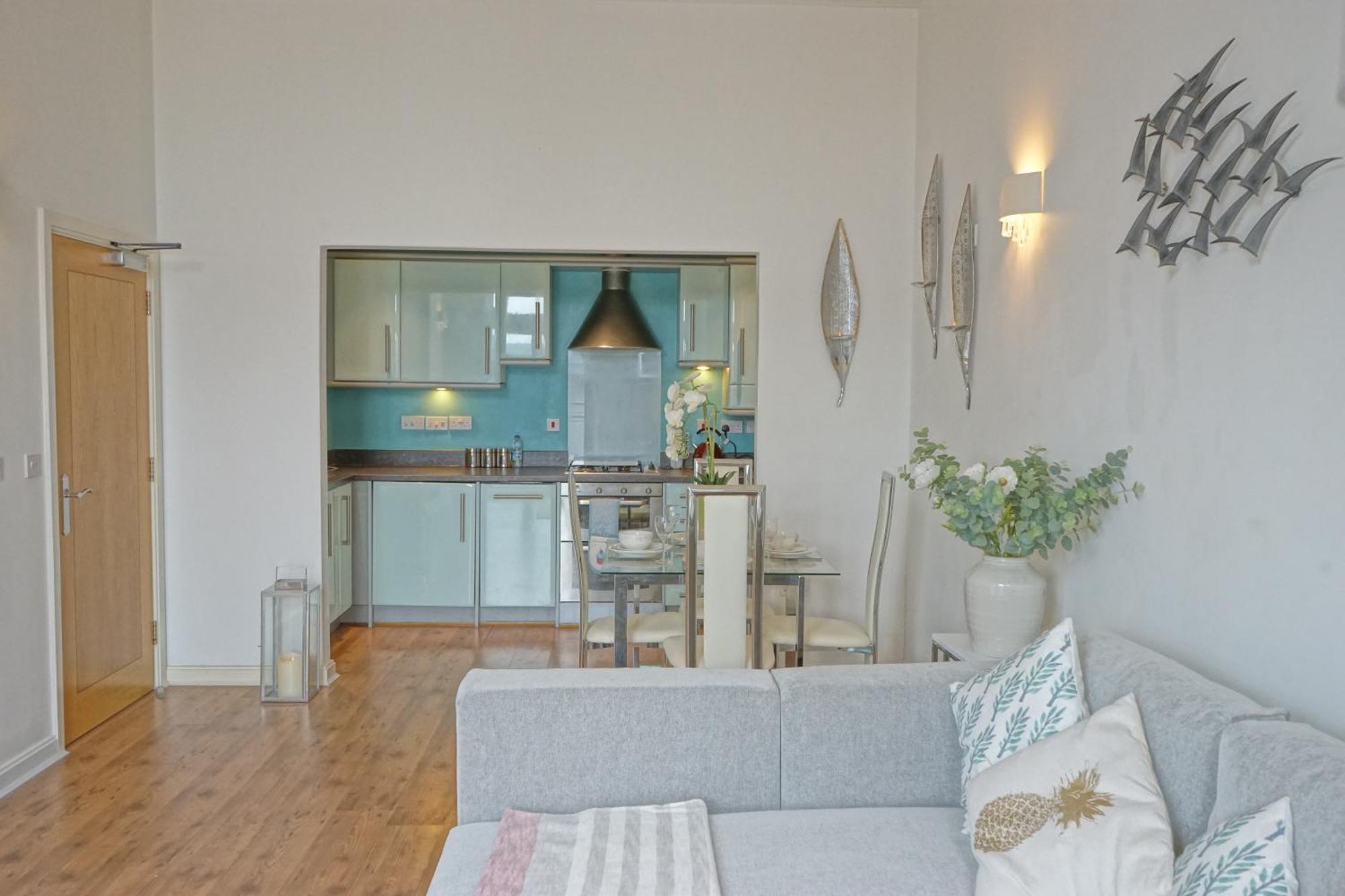 Soak Up The Light At A Soothing, Stylish Apartment In Swansea Marina Bagian luar foto