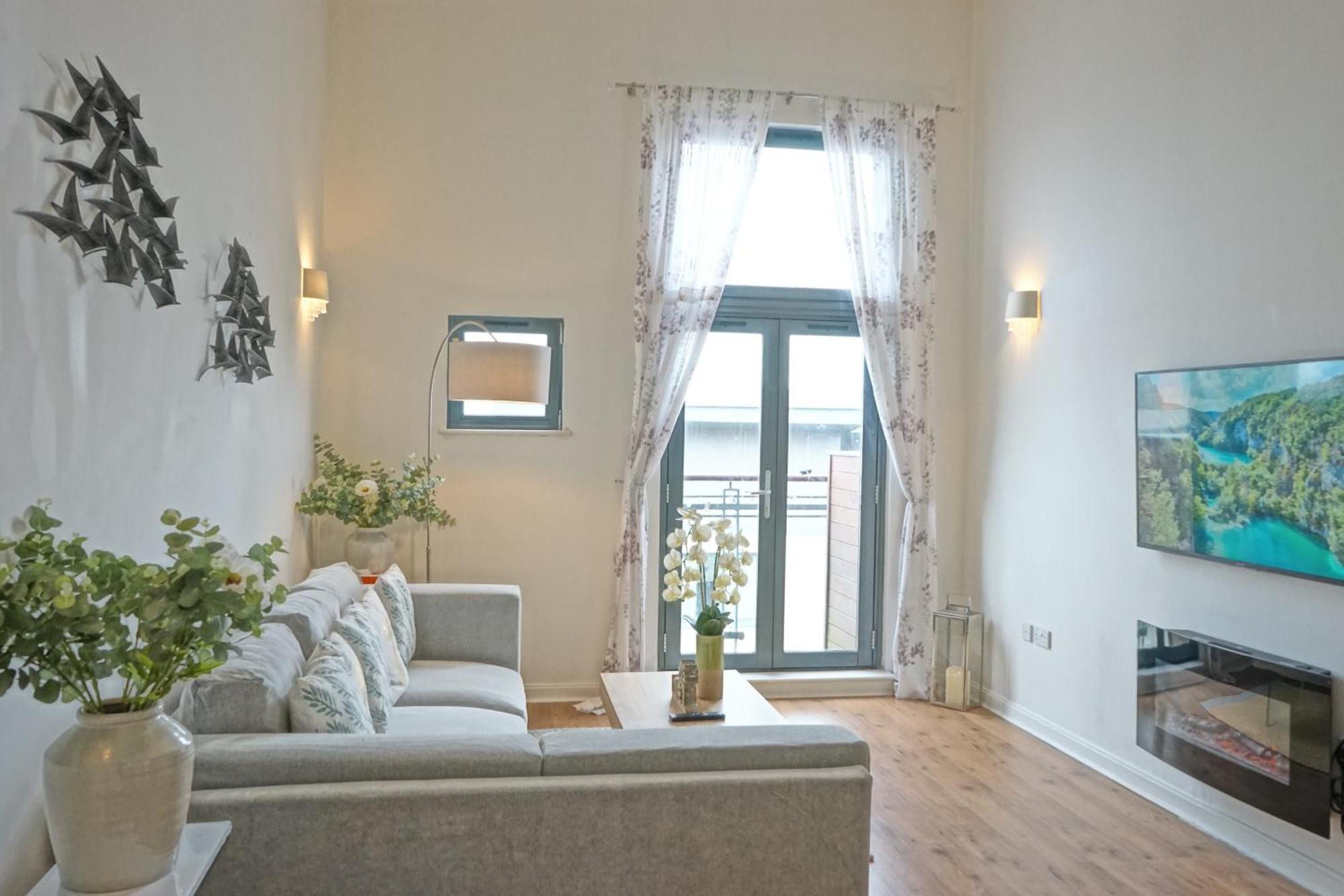 Soak Up The Light At A Soothing, Stylish Apartment In Swansea Marina Bagian luar foto